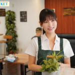 バイト先の可愛い先輩が大嫌いな店長の指示で際どいミニスカを穿かされセクハラ挿入快楽堕ちしていた。 桜空もも