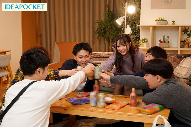 「女1人で参加したのが間違いでした…」 宅飲みで同級生達に廻された女子大生。 佐々木さき